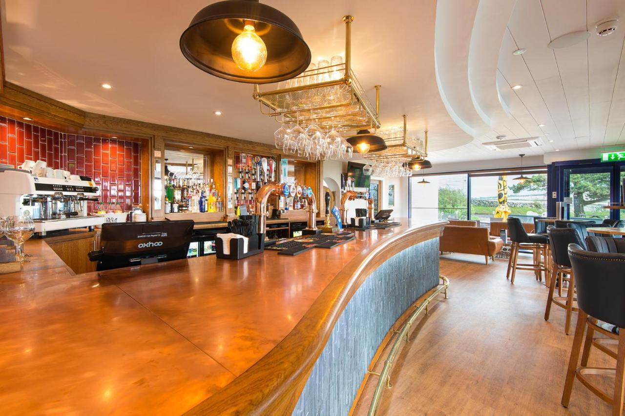 Gwesty Gadlys Hotel クマイス・ベイ エクステリア 写真