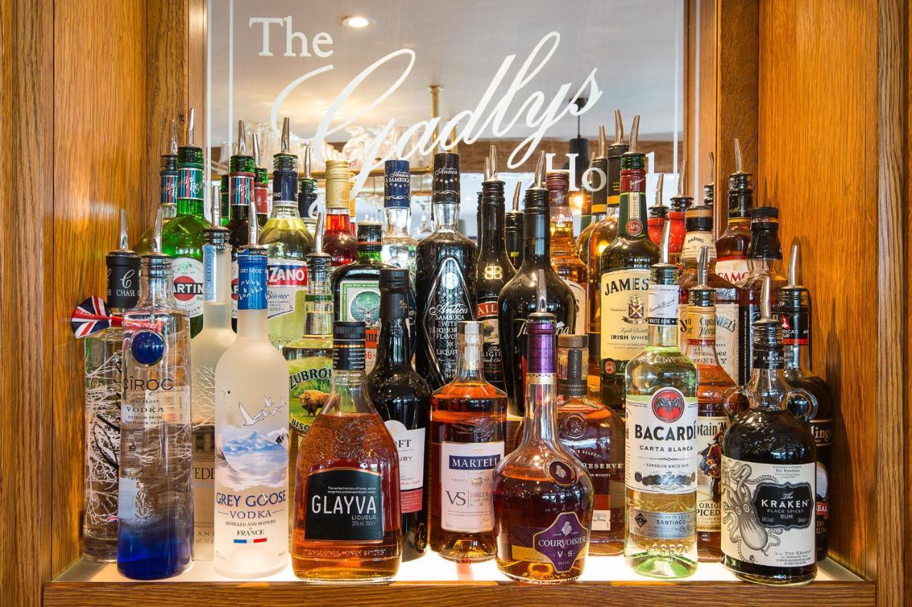 Gwesty Gadlys Hotel クマイス・ベイ エクステリア 写真